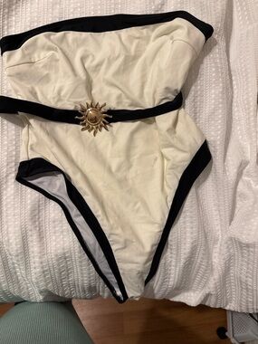 Source Unknown Black and Cream Strapless One-Piece Bikini with Sun Accent